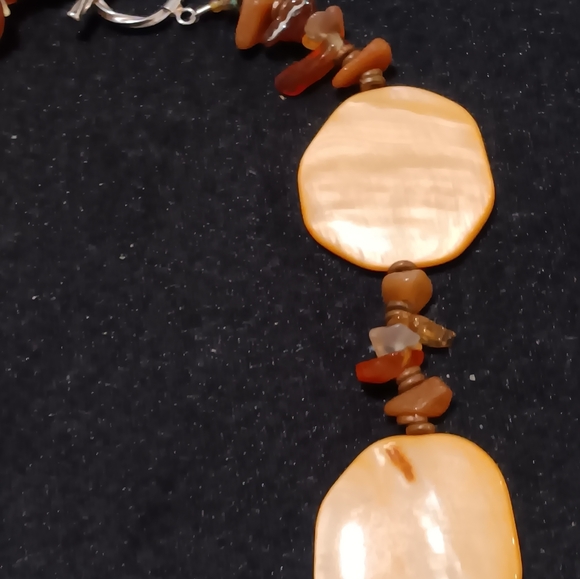 Necklace pearly peach summer vibes beachy - Picture 5 of 5